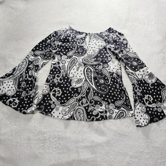 Express ✦ Black White Paisley Bell Sleeve Blouse ✦ Keyhole Back Rayon XS EUC - Picture 3 of 10